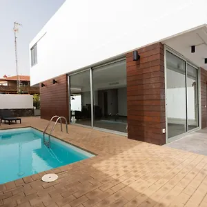 Modern 2br House - Private Pool - Parking Villa
