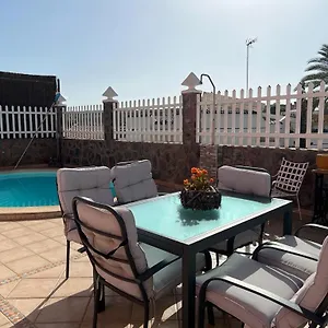 Agradable Con Piscina 4 Dormitorios Villa