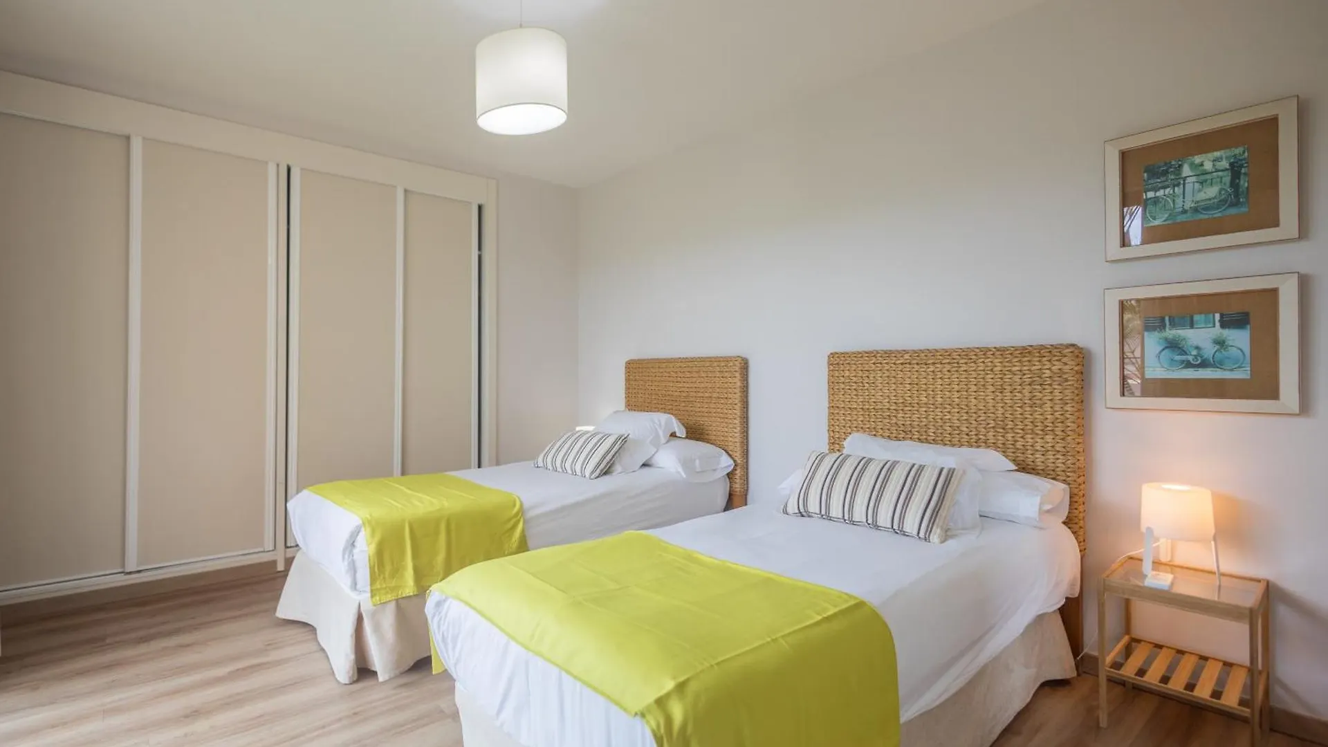 Lightbooking Salobre Los Lagos Piscina Privada San Bartolomé 0*,  スペイン