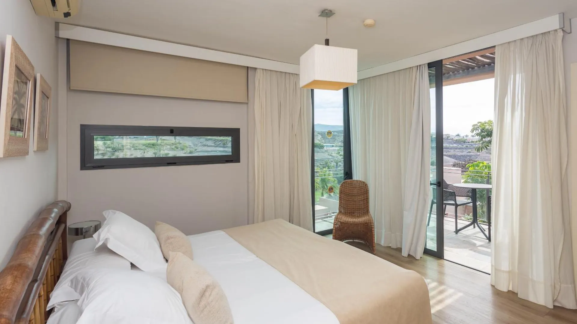 Lightbooking Salobre Los Lagos Piscina Privada San Bartolomé 0*,  スペイン