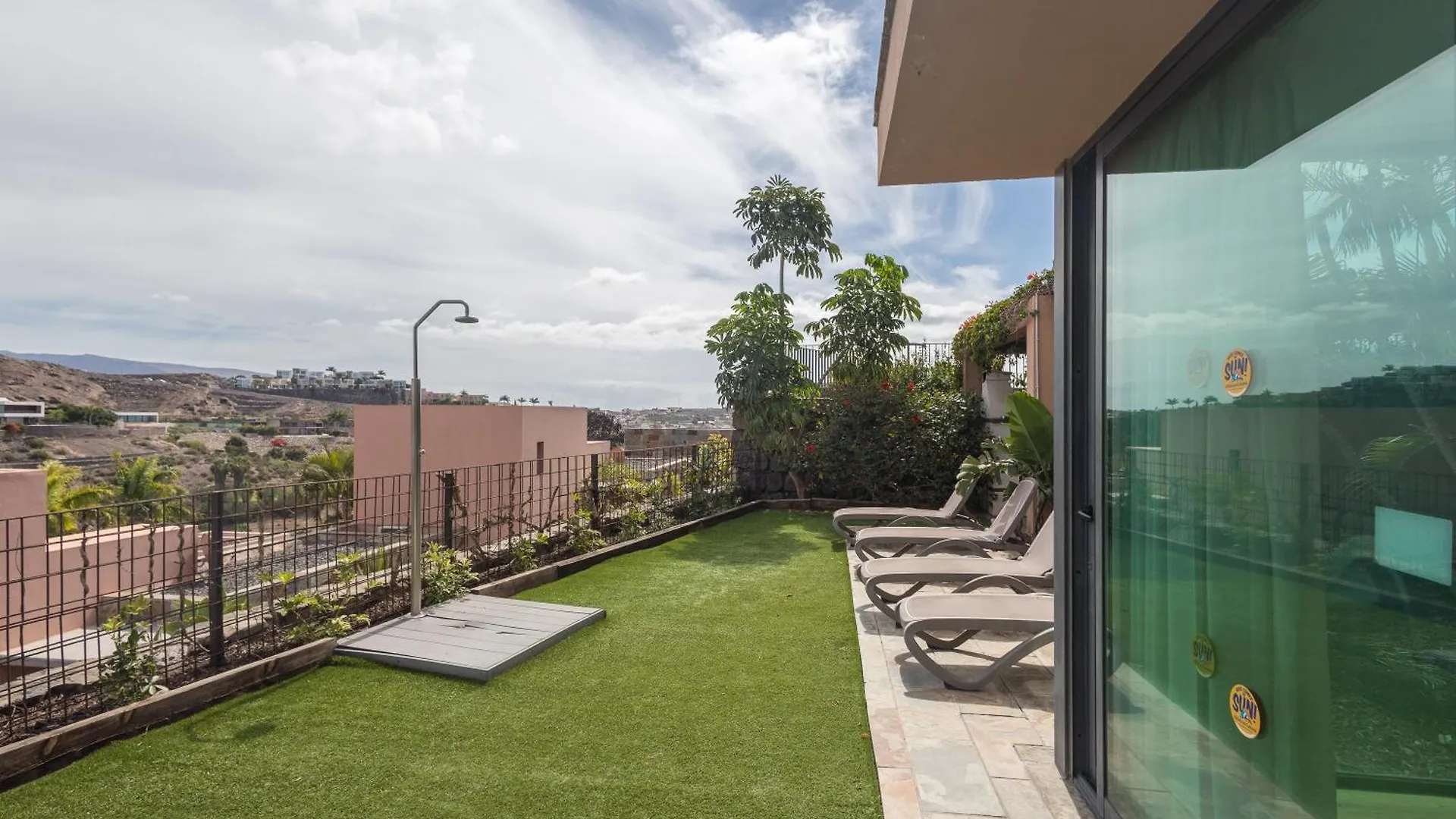 Lightbooking Salobre Los Lagos Piscina Privada San Bartolomé 0*,  スペイン